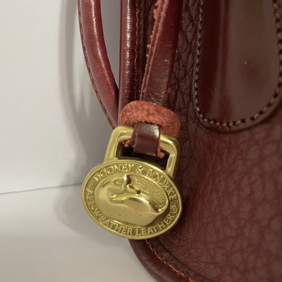 Vintage Dooney & Bourke USA Pebbled Leather Burgundy Crossbody Small Purse - Picture 4 of 16